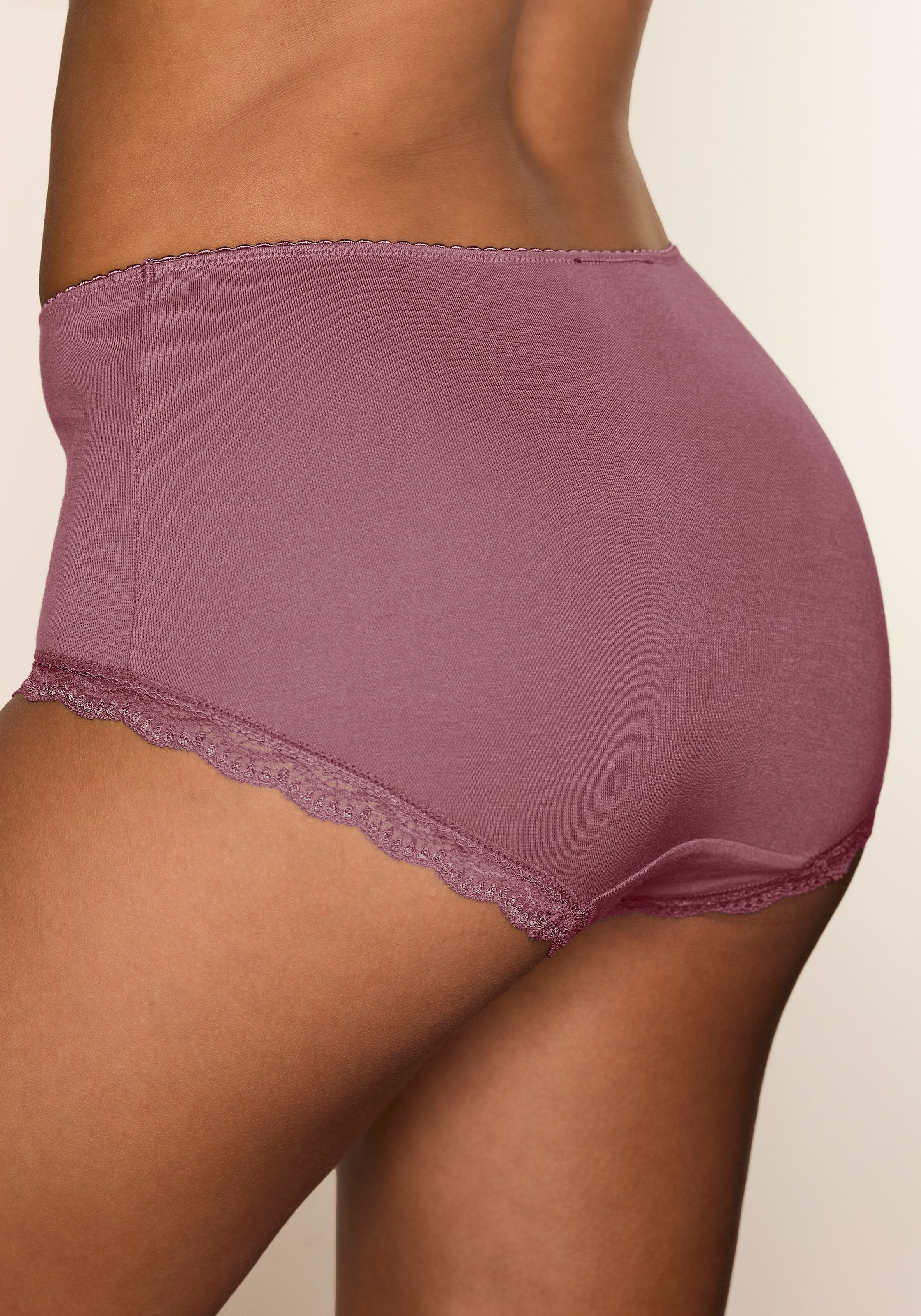 LASCANA Taillenslip , aus elastischer Baumwolle mit zarter Spitze, mit Aufbewahrungsbox