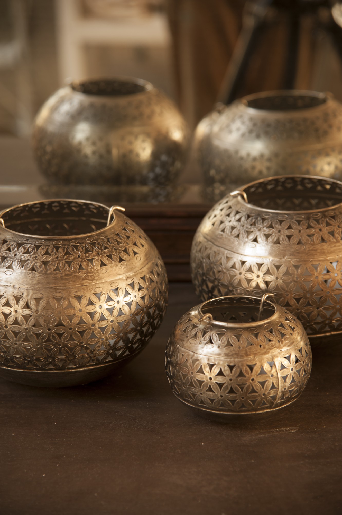 Teelichthalter 'Blumen', silber, Ø 12 cm, H 11 cm von fischer's lagerhaus