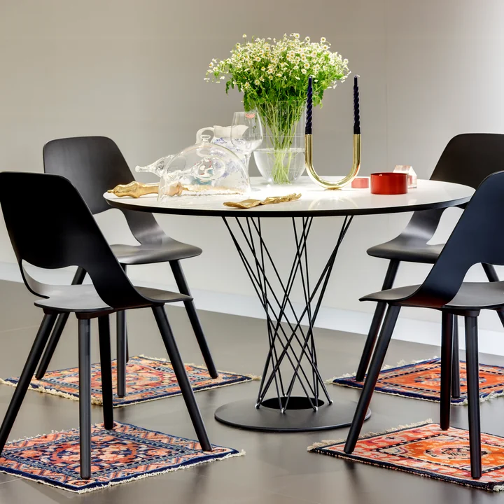 Vitra - Dining Table by Isamu Noguchi, Ø 121 cm, weiss / Chrom