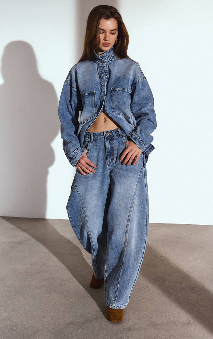 Mid Blue Wash Jean Barrel À Détails De Coutures
