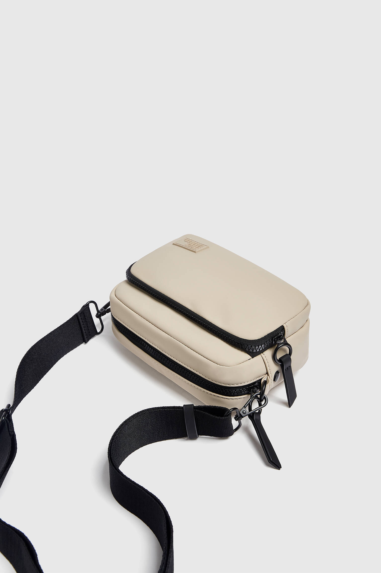 BOLSA DE OMBRO EMBORRACHADA - CRUA