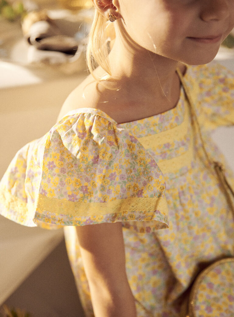 Robe jaune fleurie