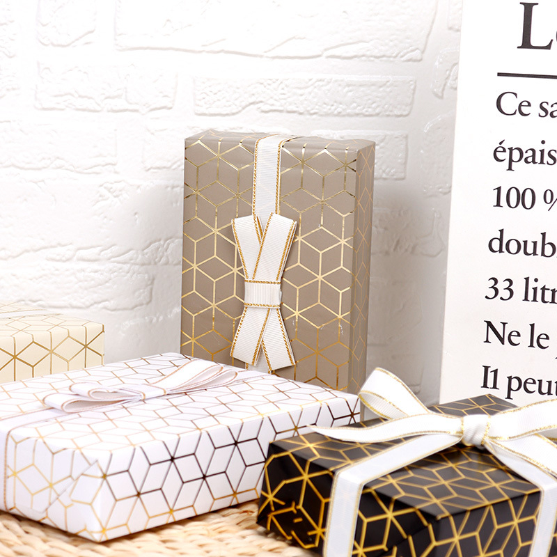 (4er Set) 70x50cm Geschenkpapier Deko Geschenk Verpackung mit Geometrischem Muster - Weiss / Beige / Schwarz
