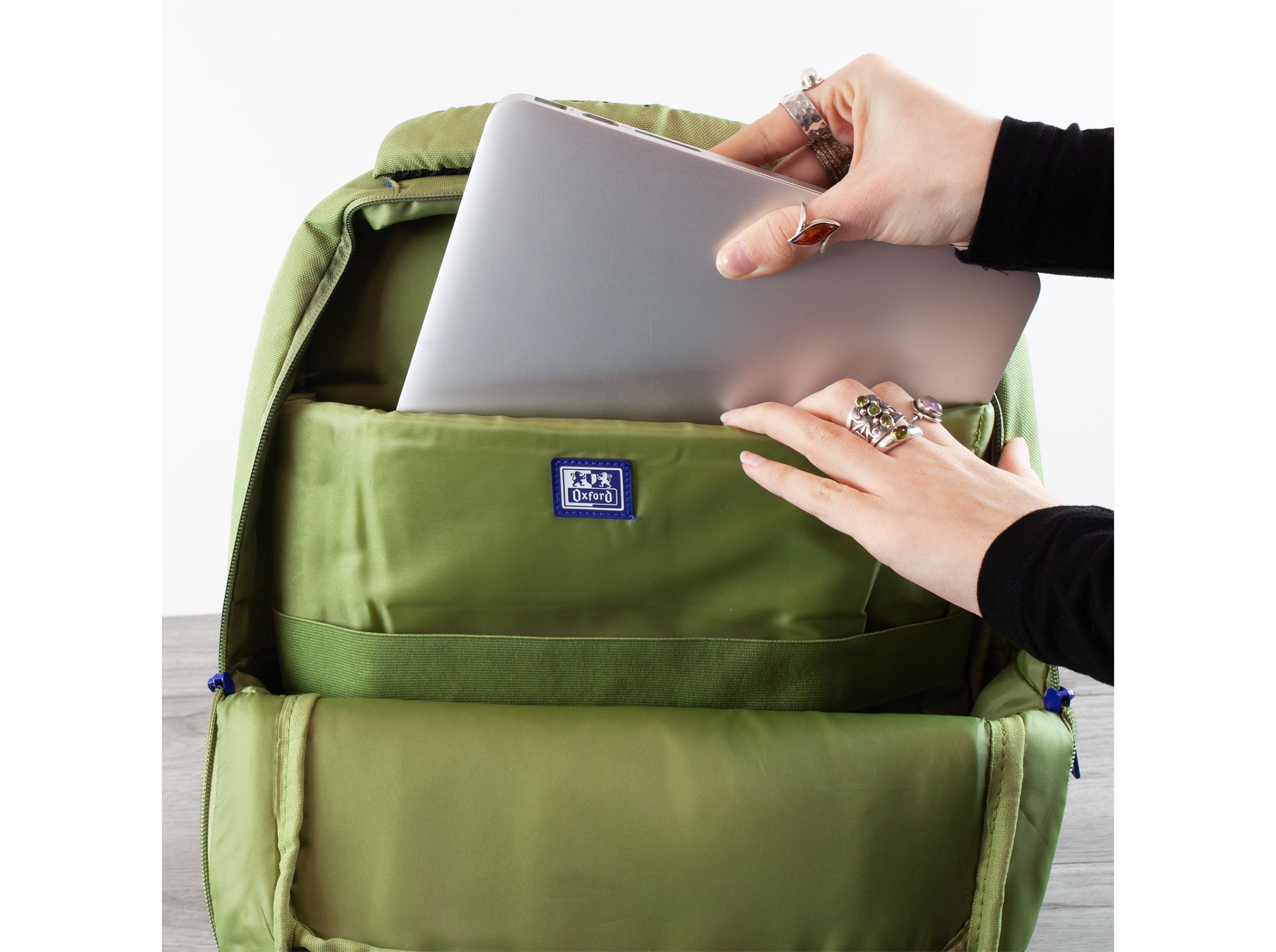 MOCHILA B-READY OXFORD VERDE SAFARI 28L 30X42X15CM