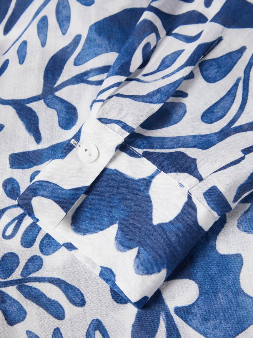 Camisa em rami com estampado de folhas