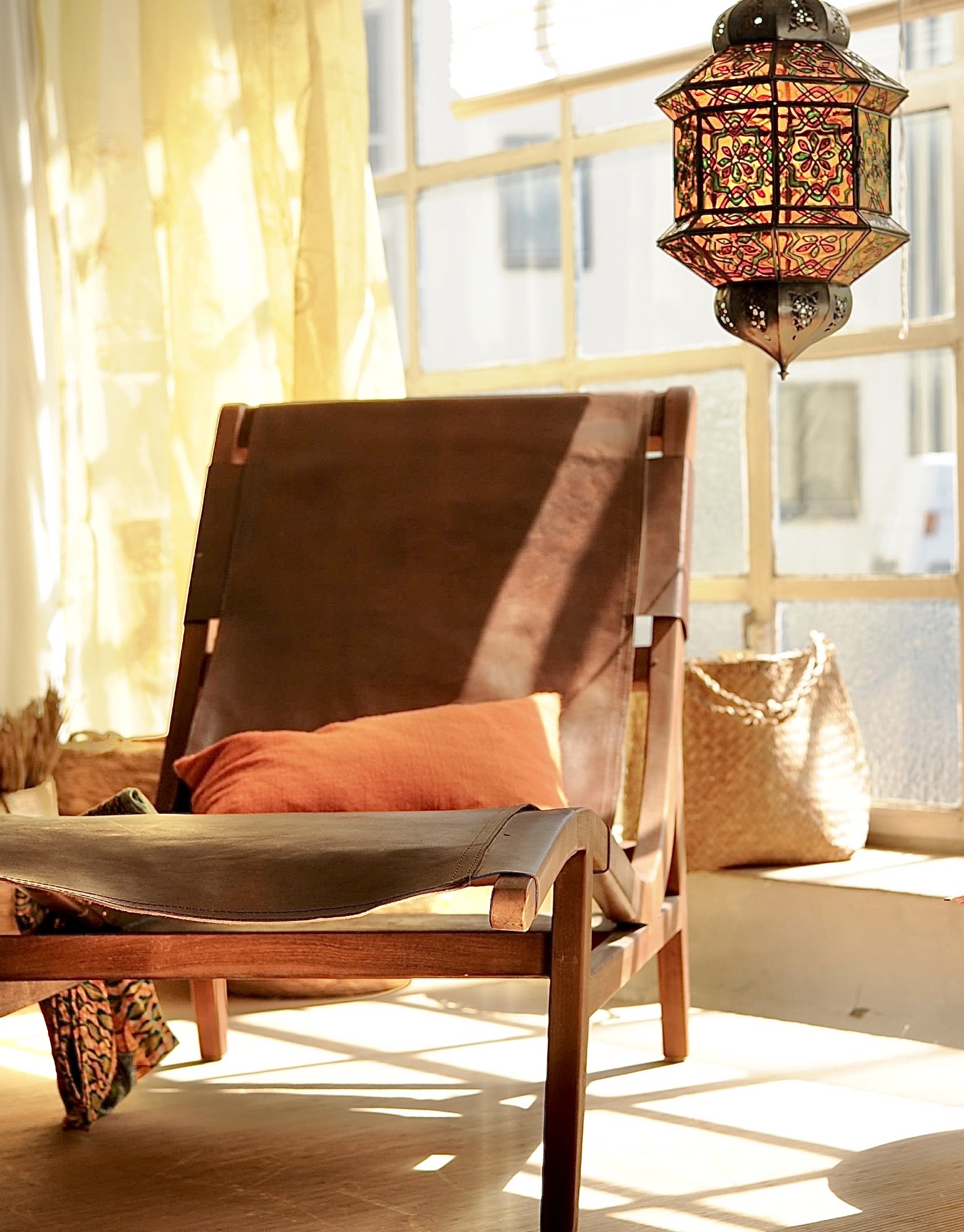 Lounge Liege 'Quency', Teak und Leder, B 61 cm, H 80 cm, L 137 cm von fischer's lagerhaus