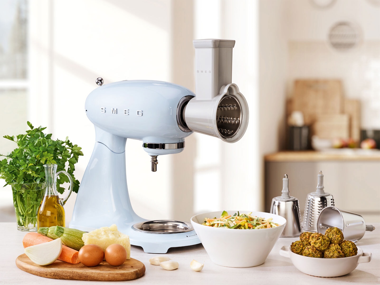 SMEG Küchenmaschine Full-Color Pastellblau/ silberfarbig