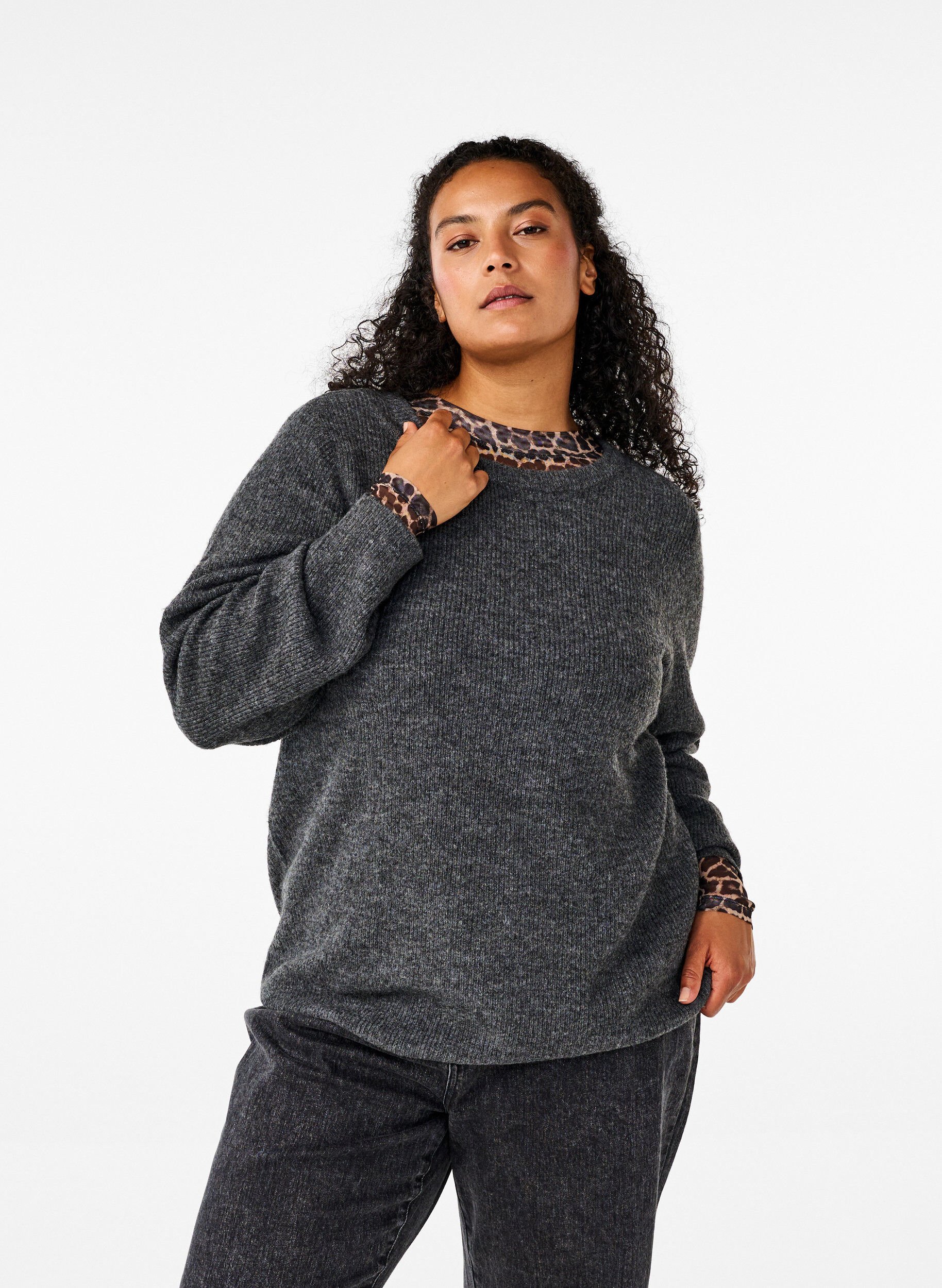Meleret strikbluse med rund hals