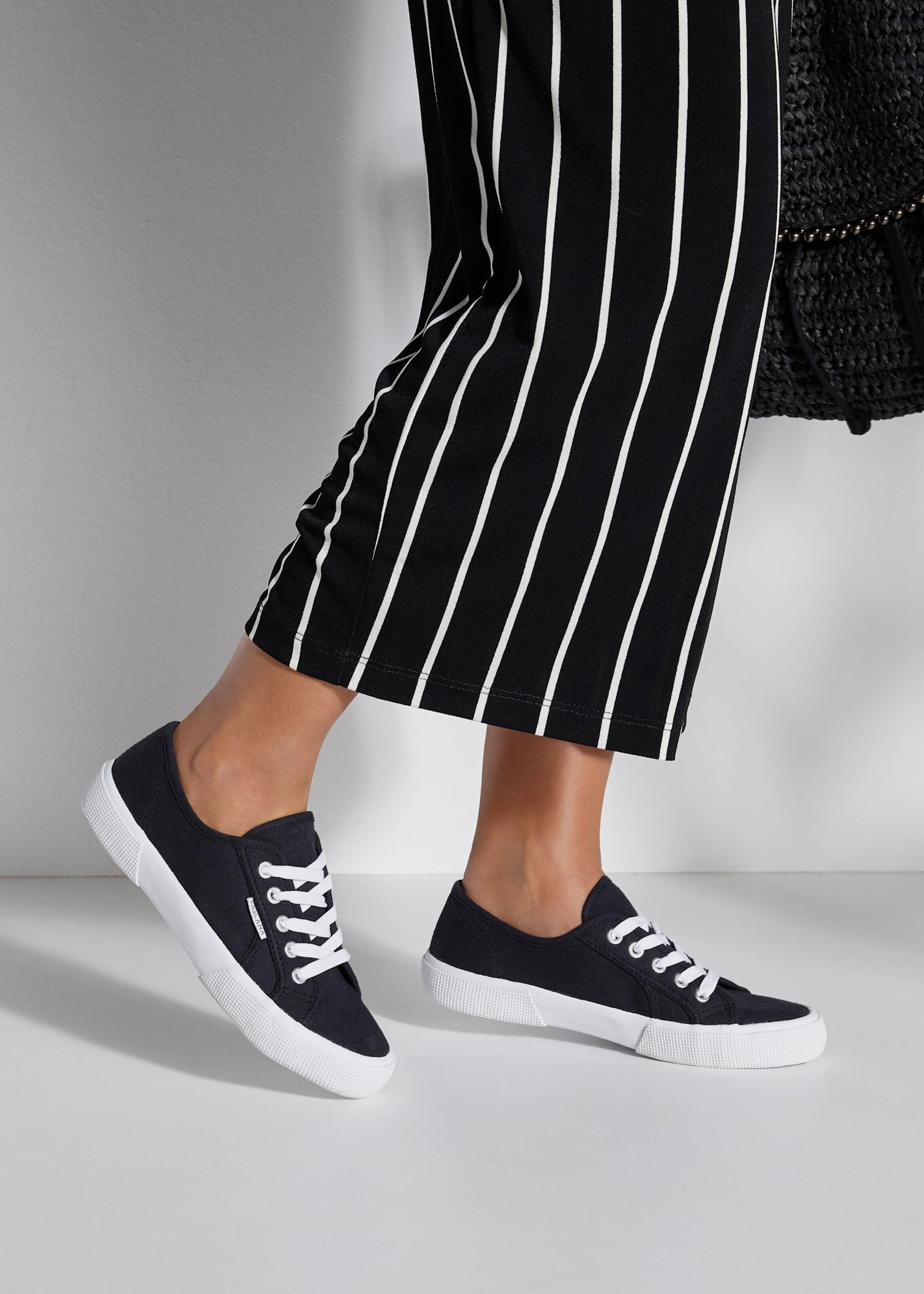 Sneaker