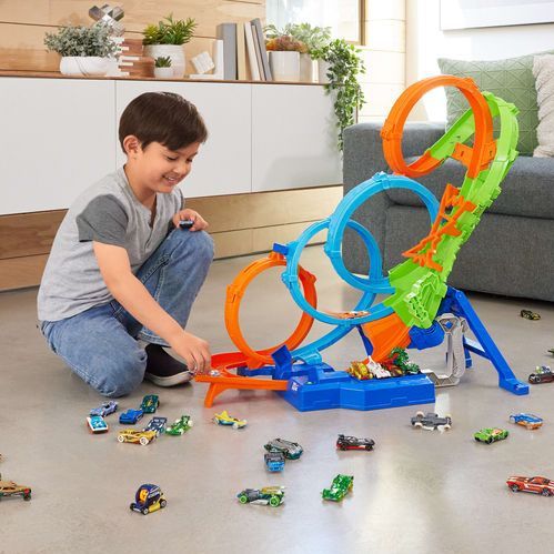Hot Wheels - 4-Loop Collision - Racebaanset - Inclusief 1 Voertuig - Gemotoriseerd