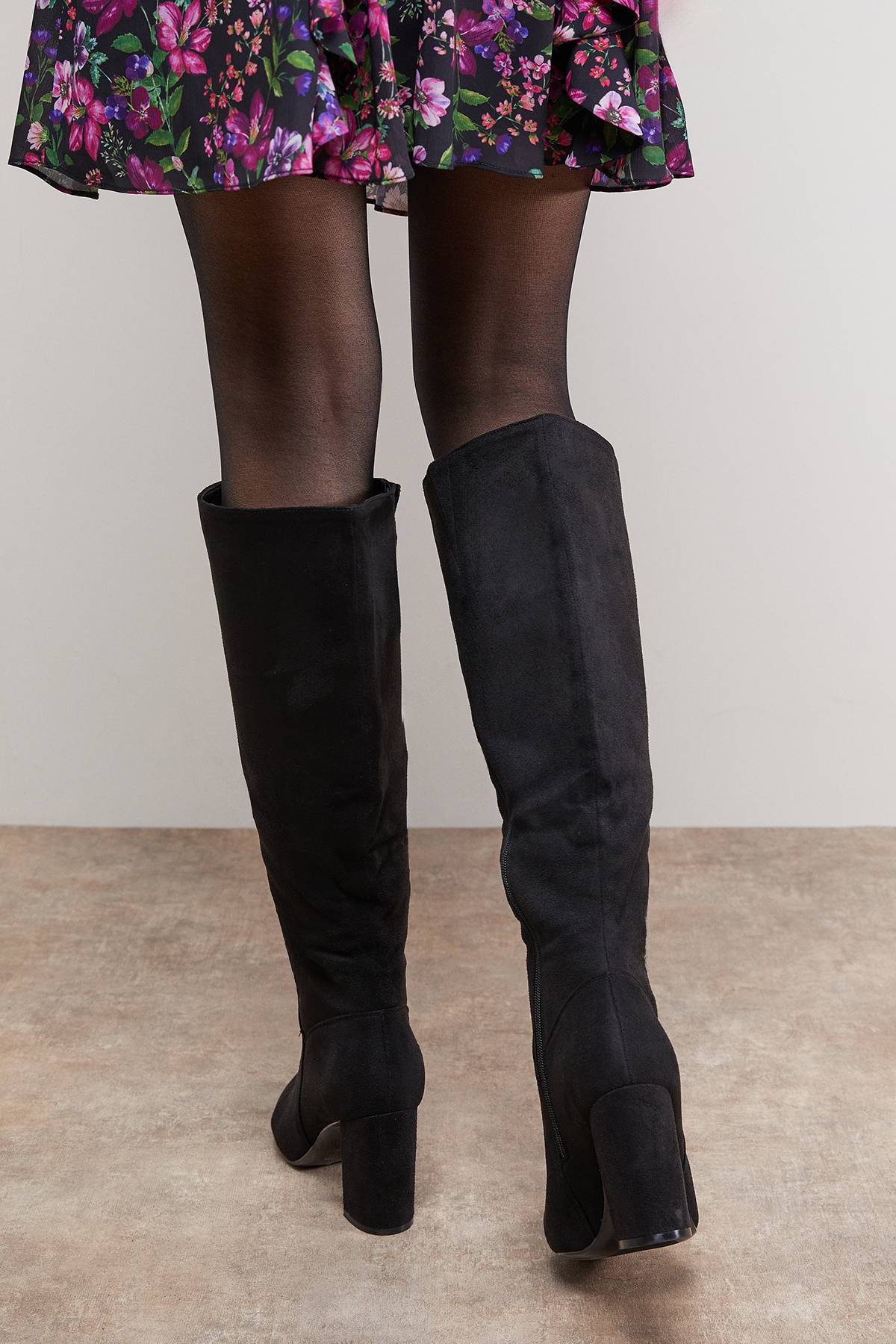 Oasis Bottes Montantes Pointues à Talon Bloc Haut en synthétique Jemima Coupe Large