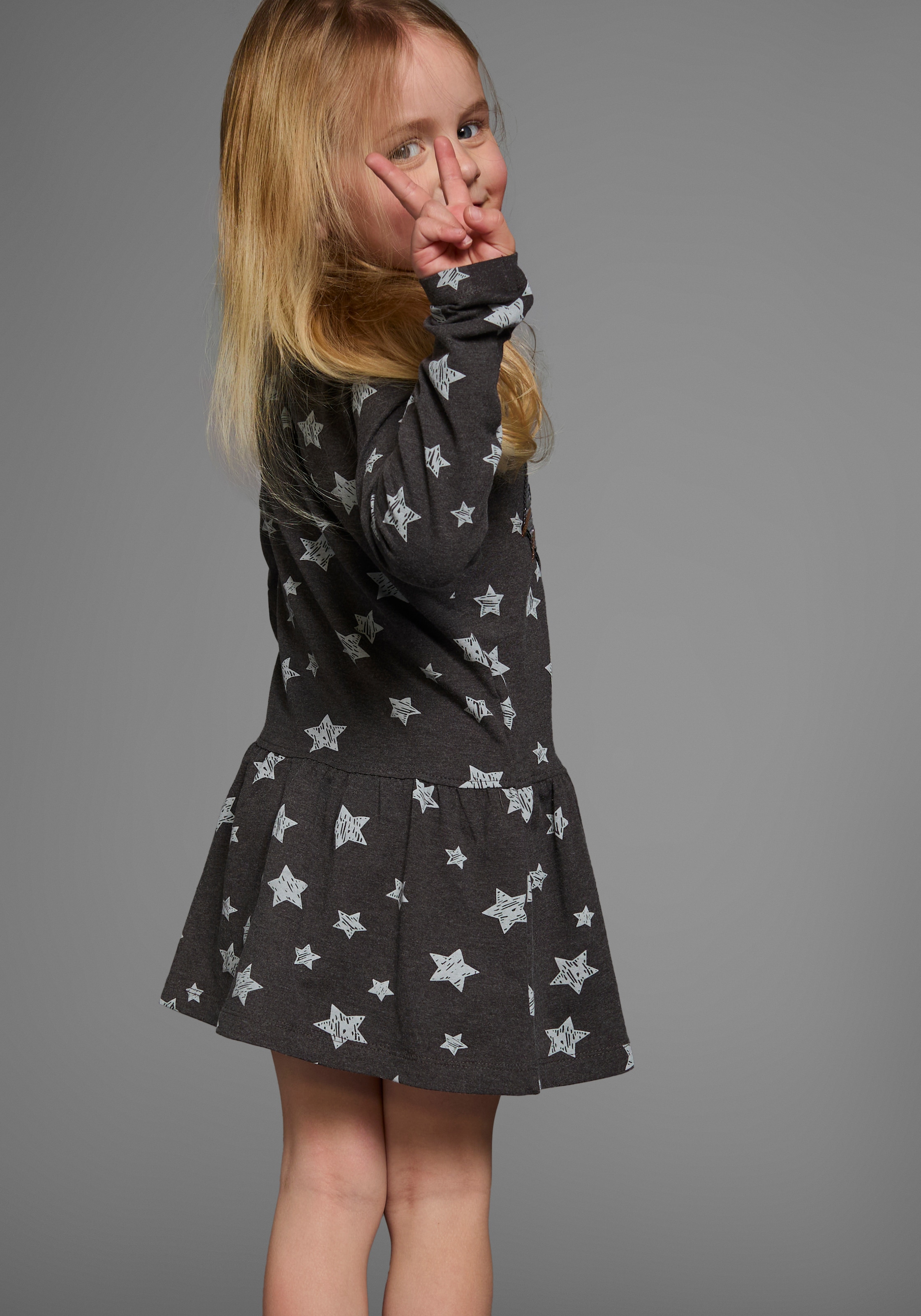 KIDSWORLD Jerseykleid »Kleid mit Pailletten« Shirtkleid mit süsser Paillettenapplikation