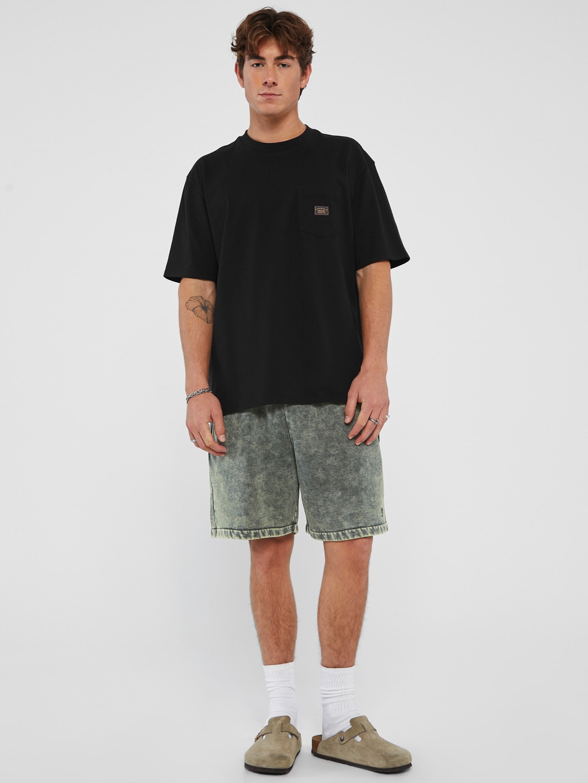 Camiseta GUESS Originals com Etiqueta Ecológica