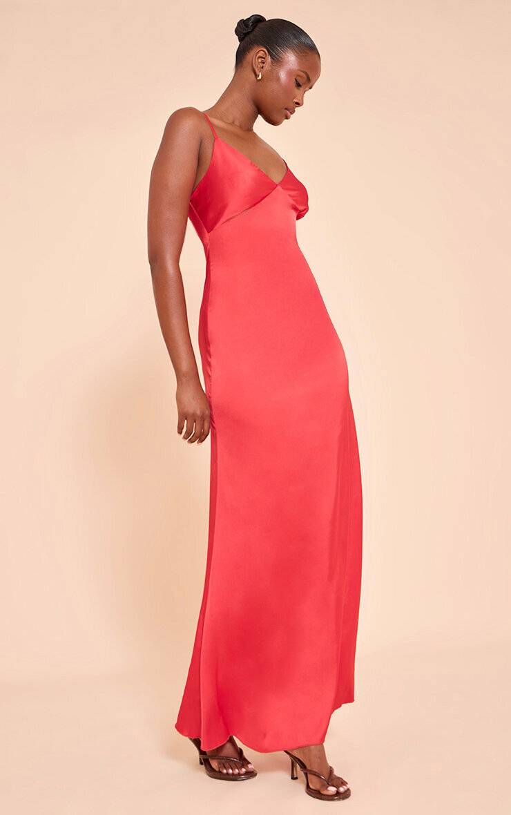 Rouge Robe Longue Satinée À Fines Bretelles
