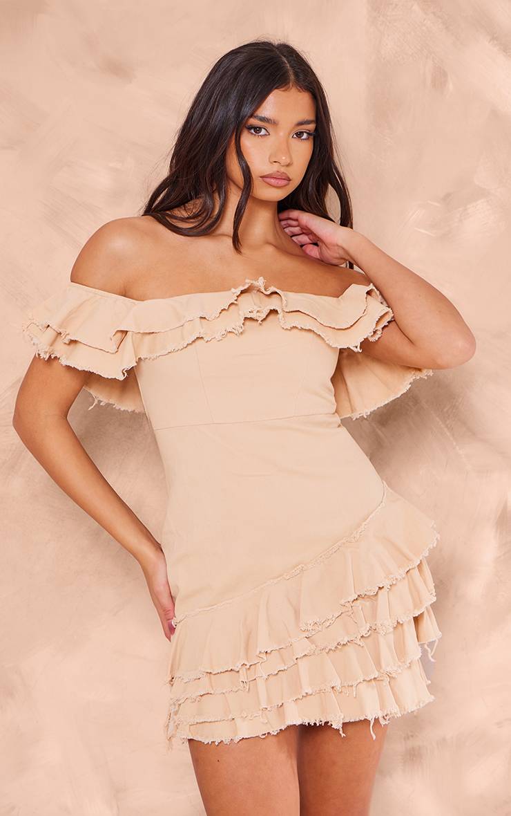 Crème Robe Droite Étagée À Encolure Bardot En Sergé Avec Bords Effilochés