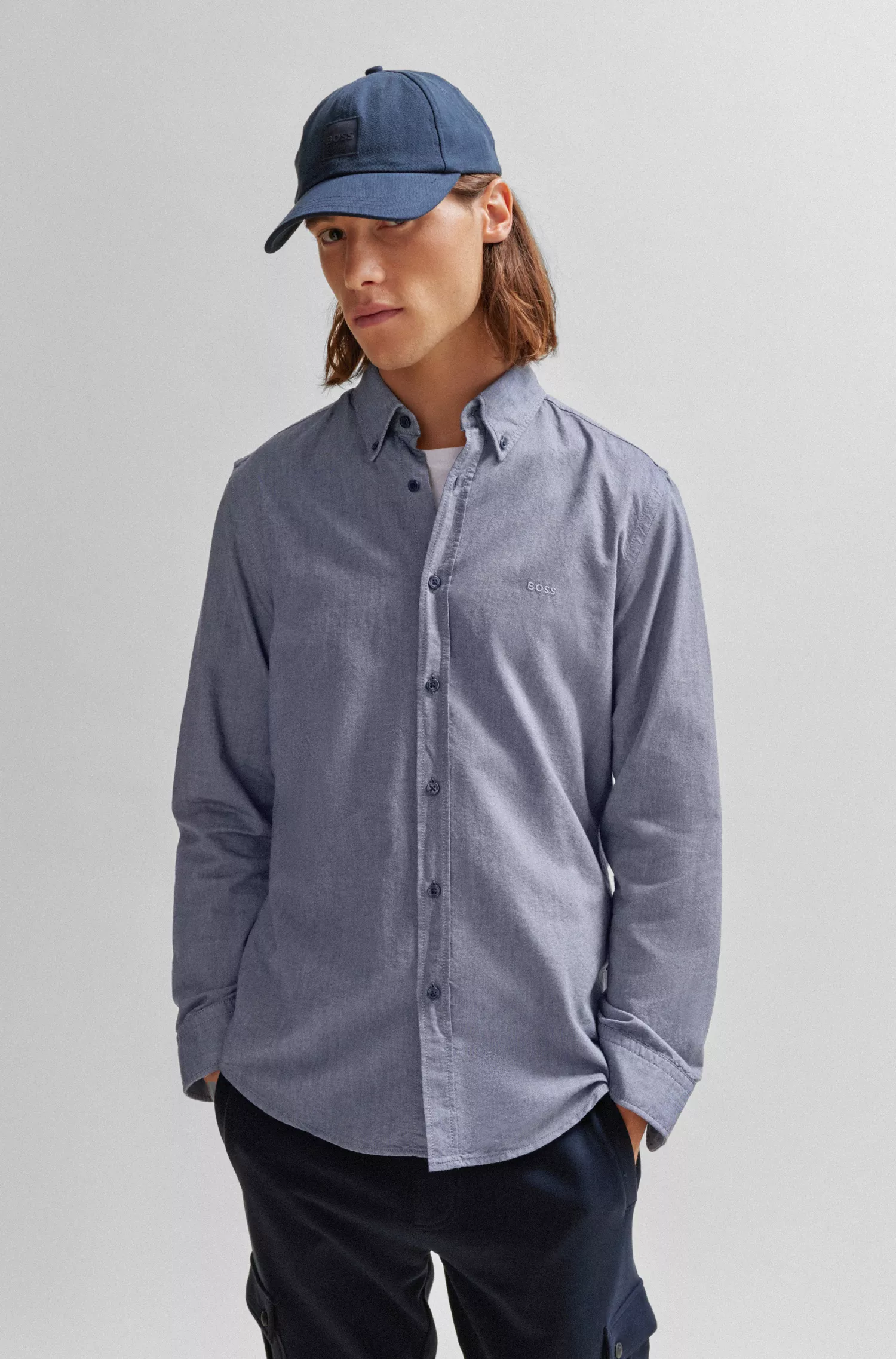 Camisa BOSS laranja, corte regular, em algodão Oxford orgânico.