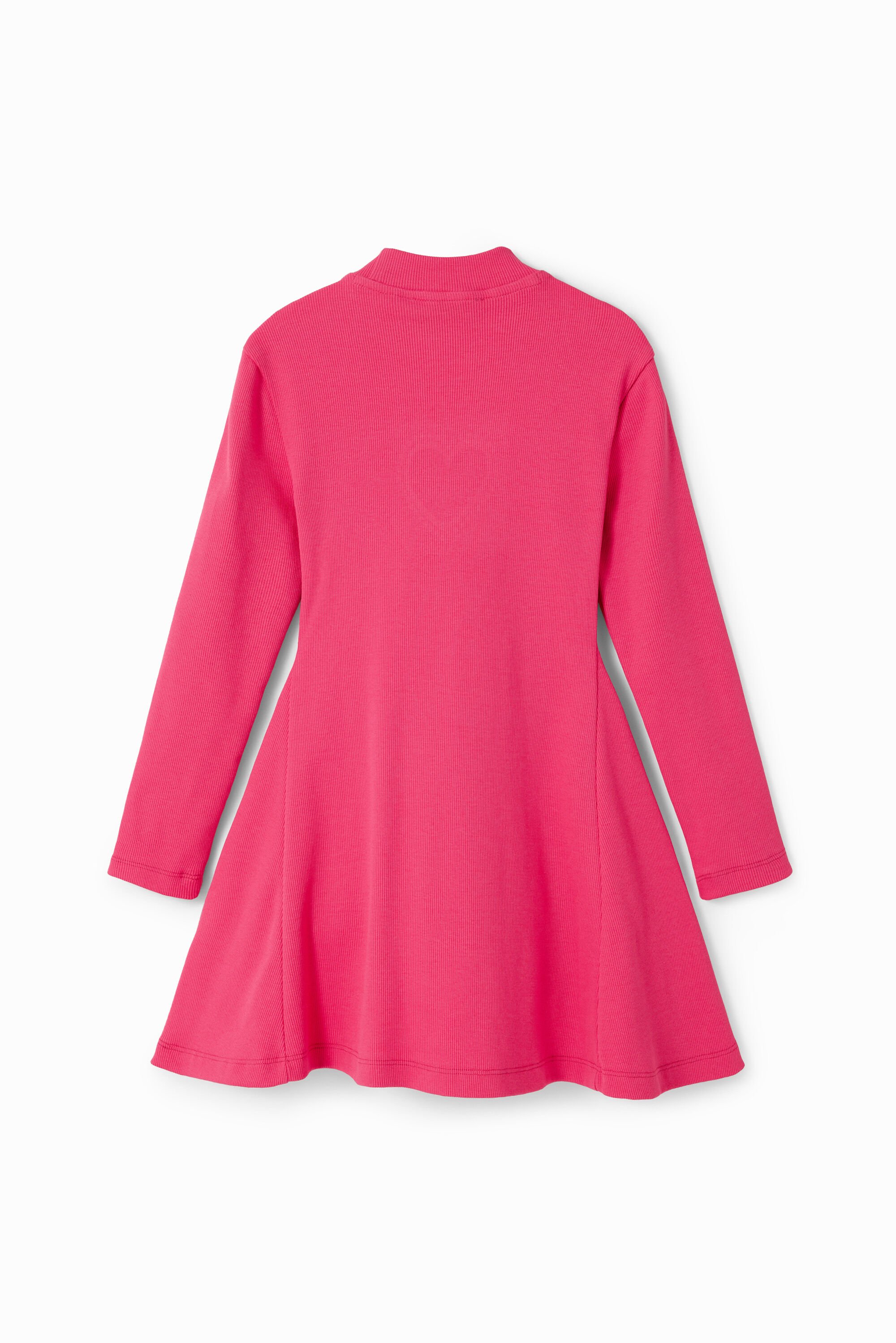 Vestido com recorte em formato de coração