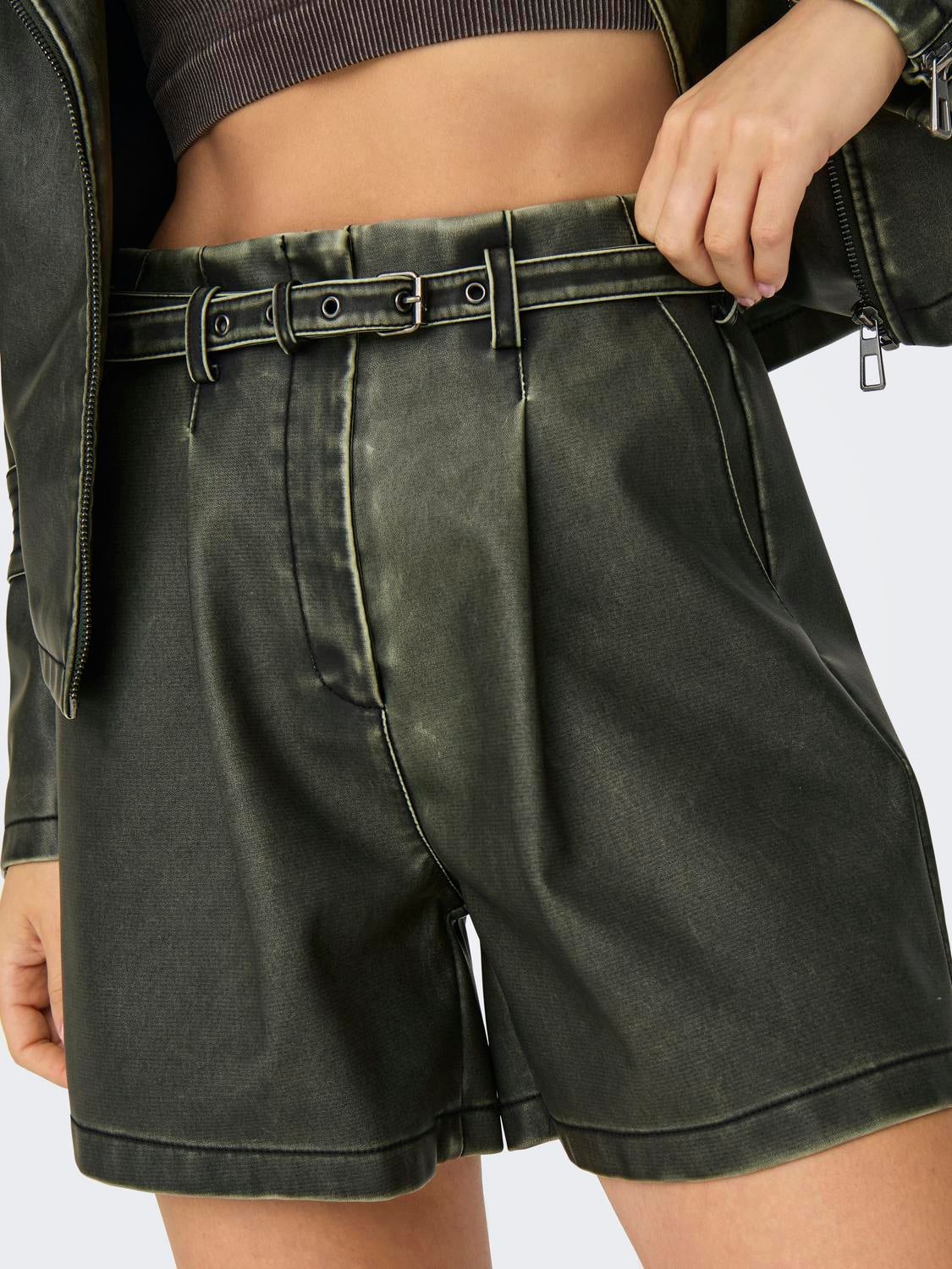 ONLHALLIHEIDI Normal geschnitten Kunstledershorts Deep Depths