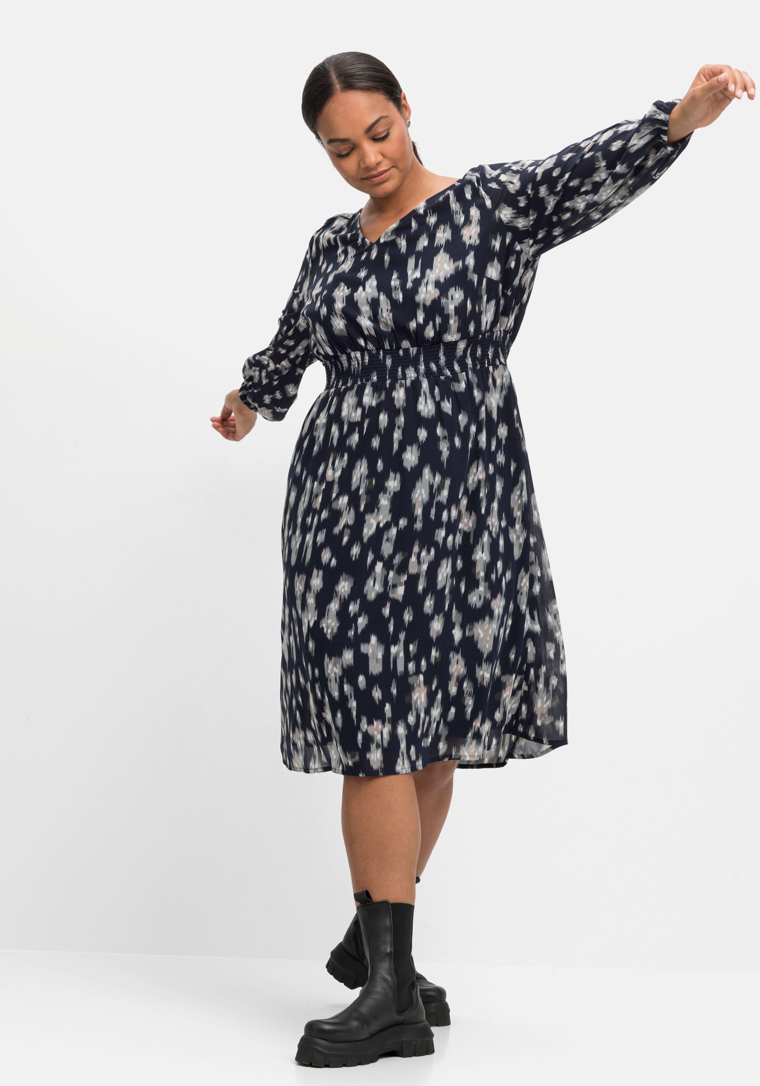 Chiffonkleid mit Alloverdruck und V-Ausschnitt