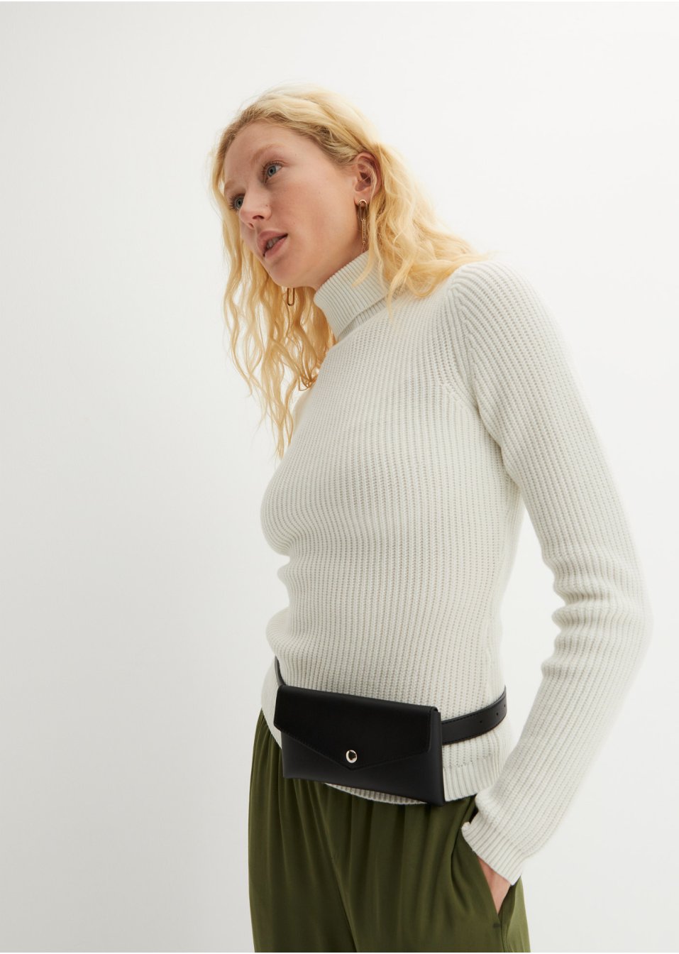 Pull col roulé, coupe étroite