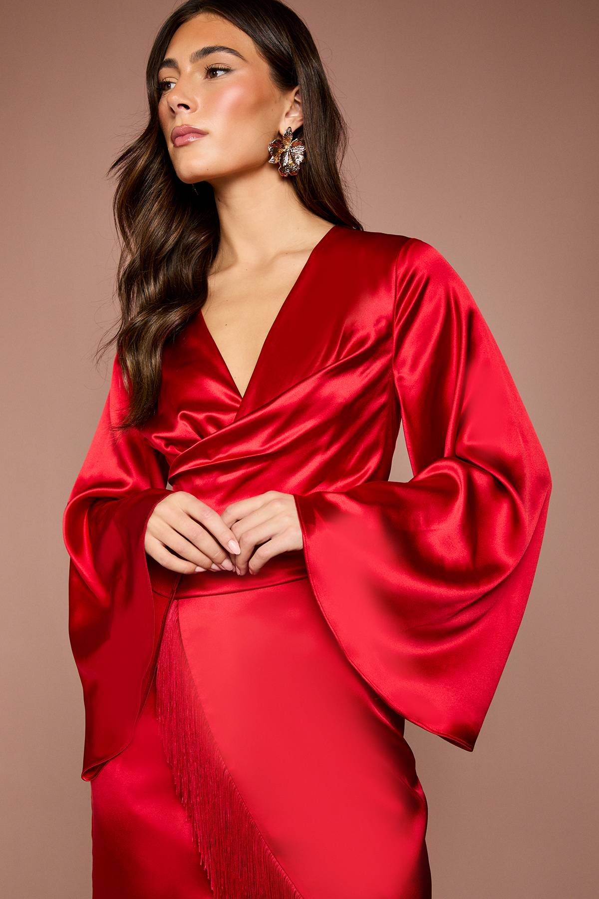 Coast Robe Mi-Longue en Satin à Taille Portefeuille et Ourlet à Franges