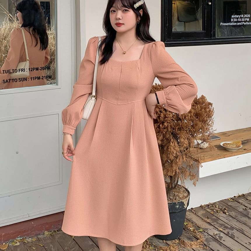 Tripoly - Plus Size Lange Mouwen Vierkante Hals Effen Wafel Midi A-lijn Jurk