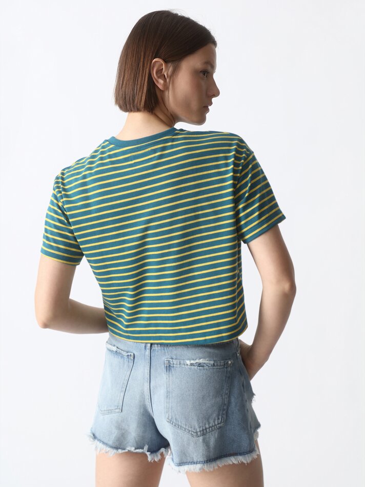 Camiseta cropped com carinha sorridente - Amarela