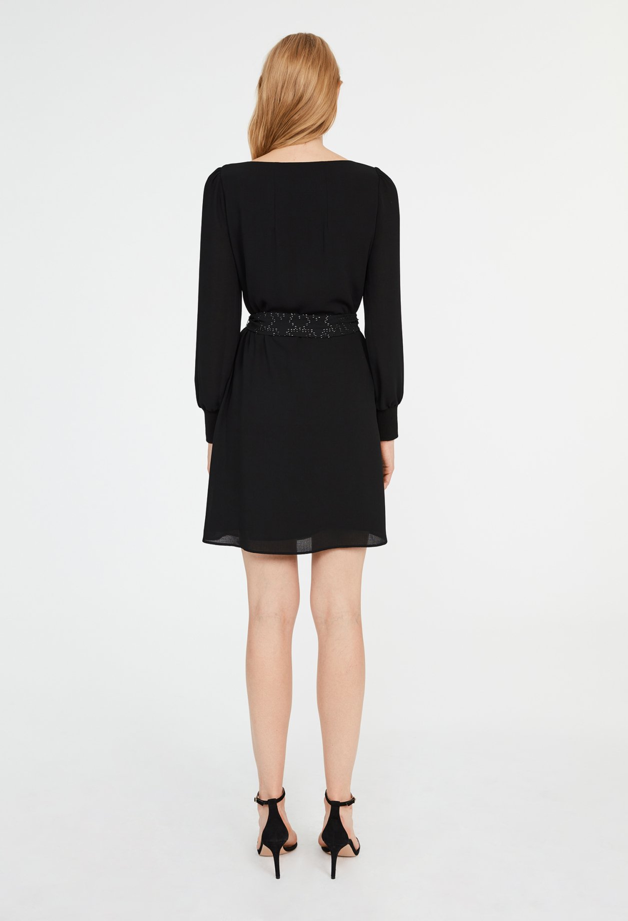 Robe ceinturee &agrave; nouer