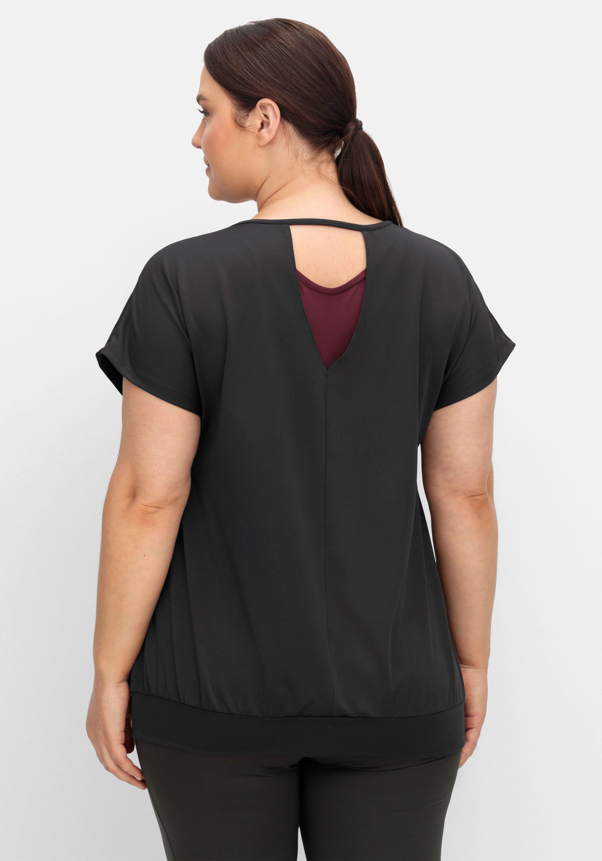 Sportshirt mit tiefem V-Schlitz im Rücken