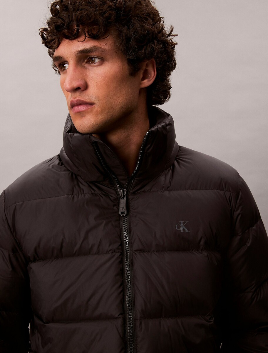 CALVIN KLEIN<br>Jaqueta de penas com capuz