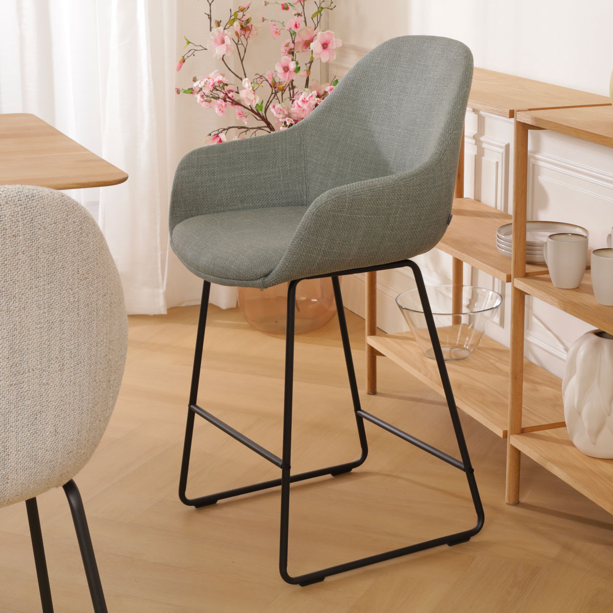 Barkruk Nino-Mae licht groen - zwart onderstel - 65 cm