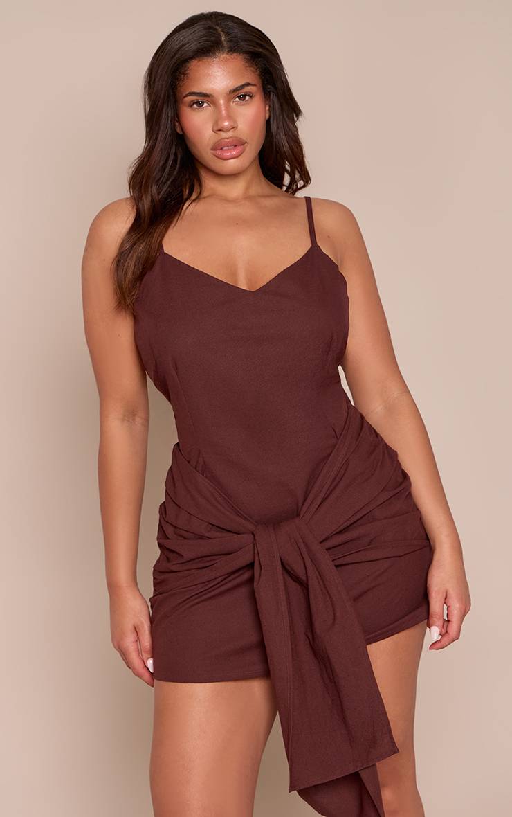Chocolat Robe Mini Ajustée À Taille Nouée Et Décolleté Plongeant Aspect Lin