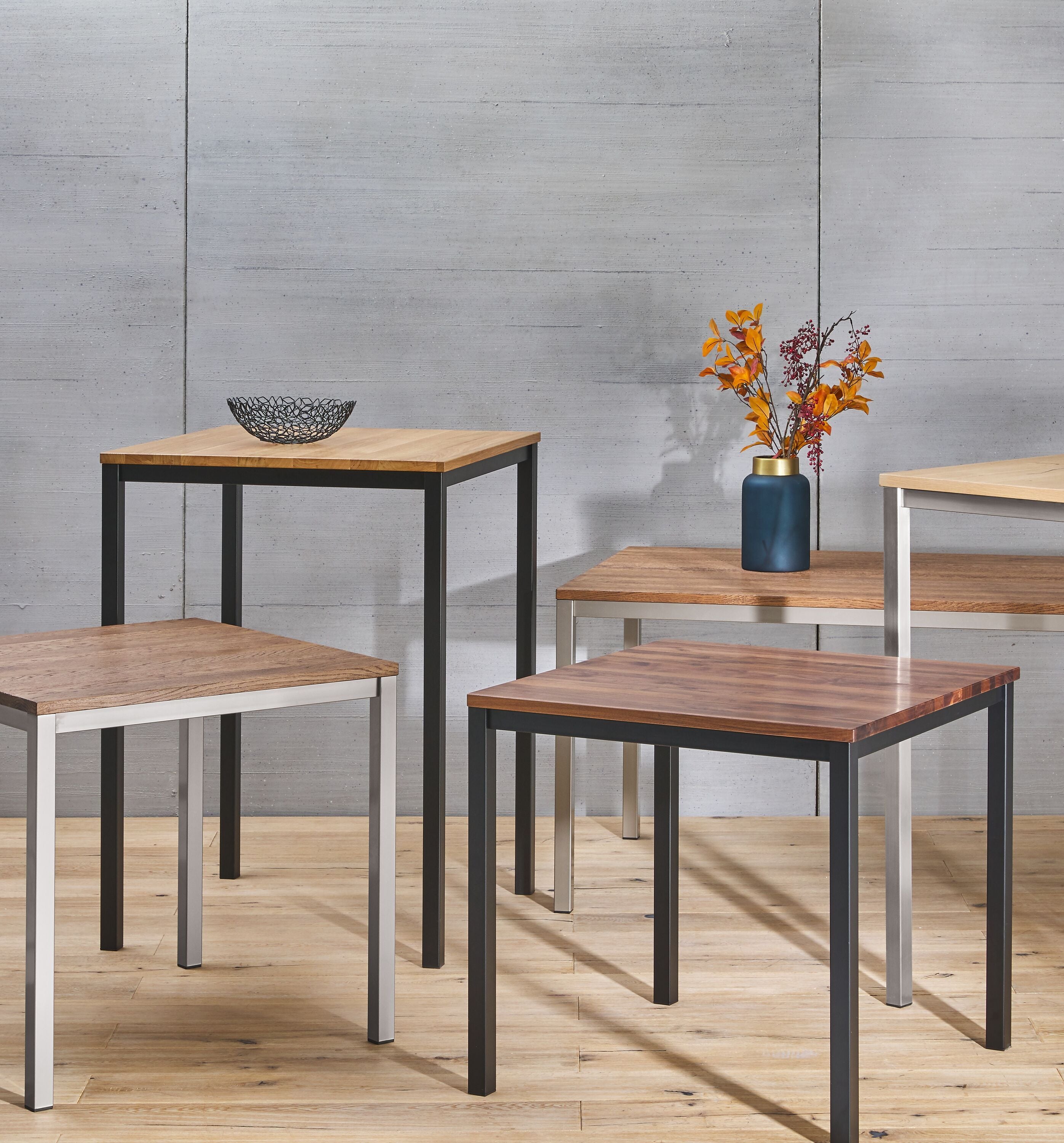 ALEXIS II Tisch - Nussbaum / B: 80.0 cm x T: 80.0 cm x H: 75.0 cm