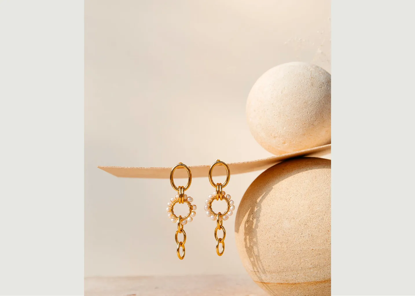 Boucles d'oreilles pendantes avec perles Louisa Gisel B.
