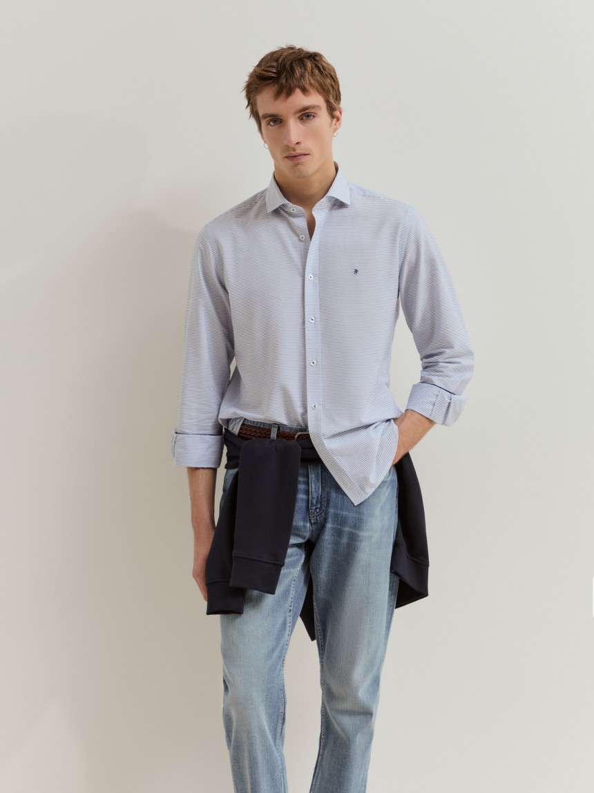 Camisa slim fit de algodão às riscas