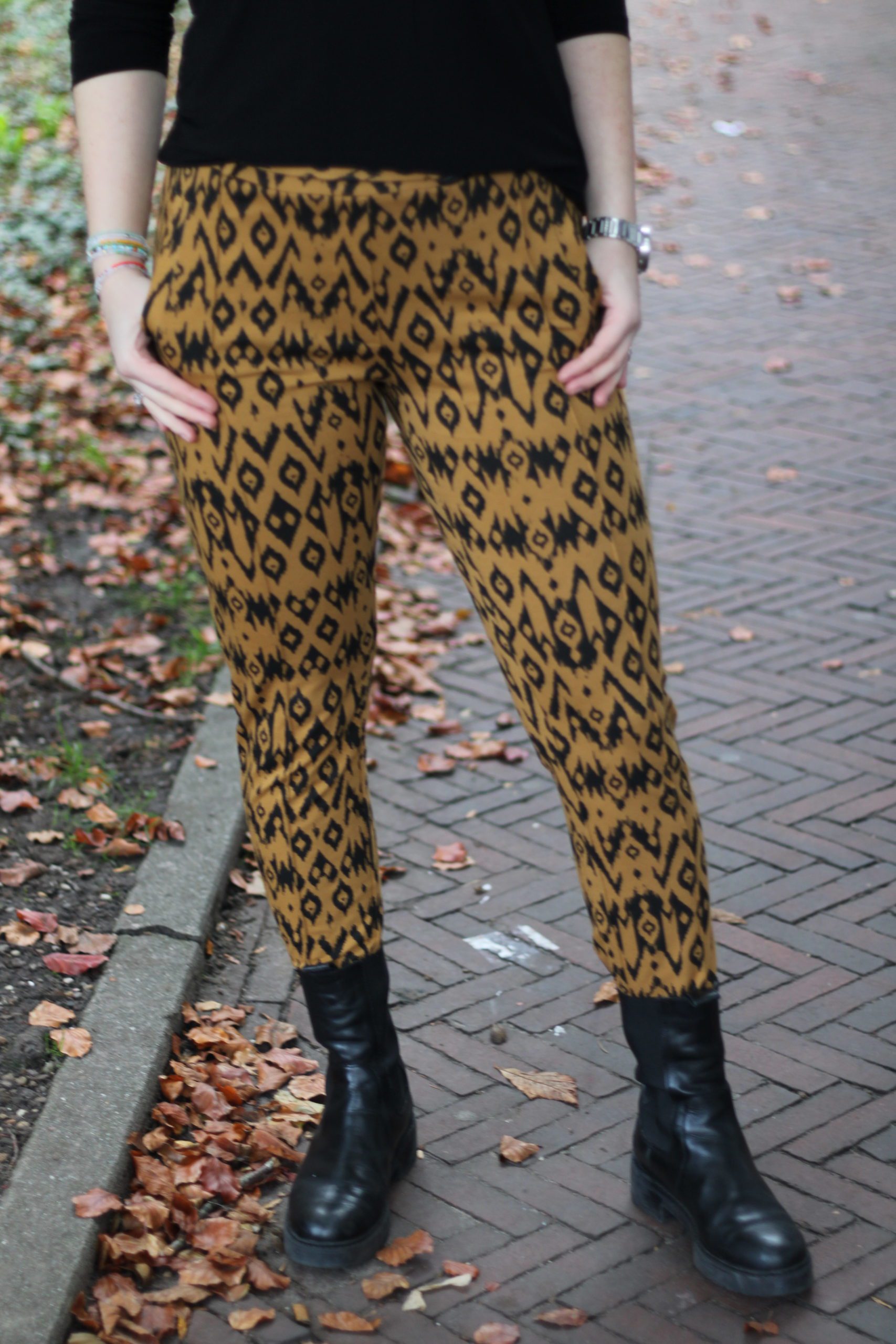 Zoso - Bianca Printed Sporty Trouser - Black/Bronze