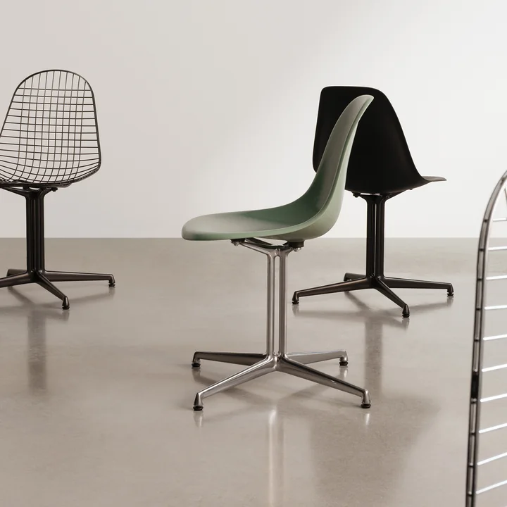Vitra - Eames Plastic Side Chair DSL RE, poliert / granitgrau (Filzgleiter basic dark)