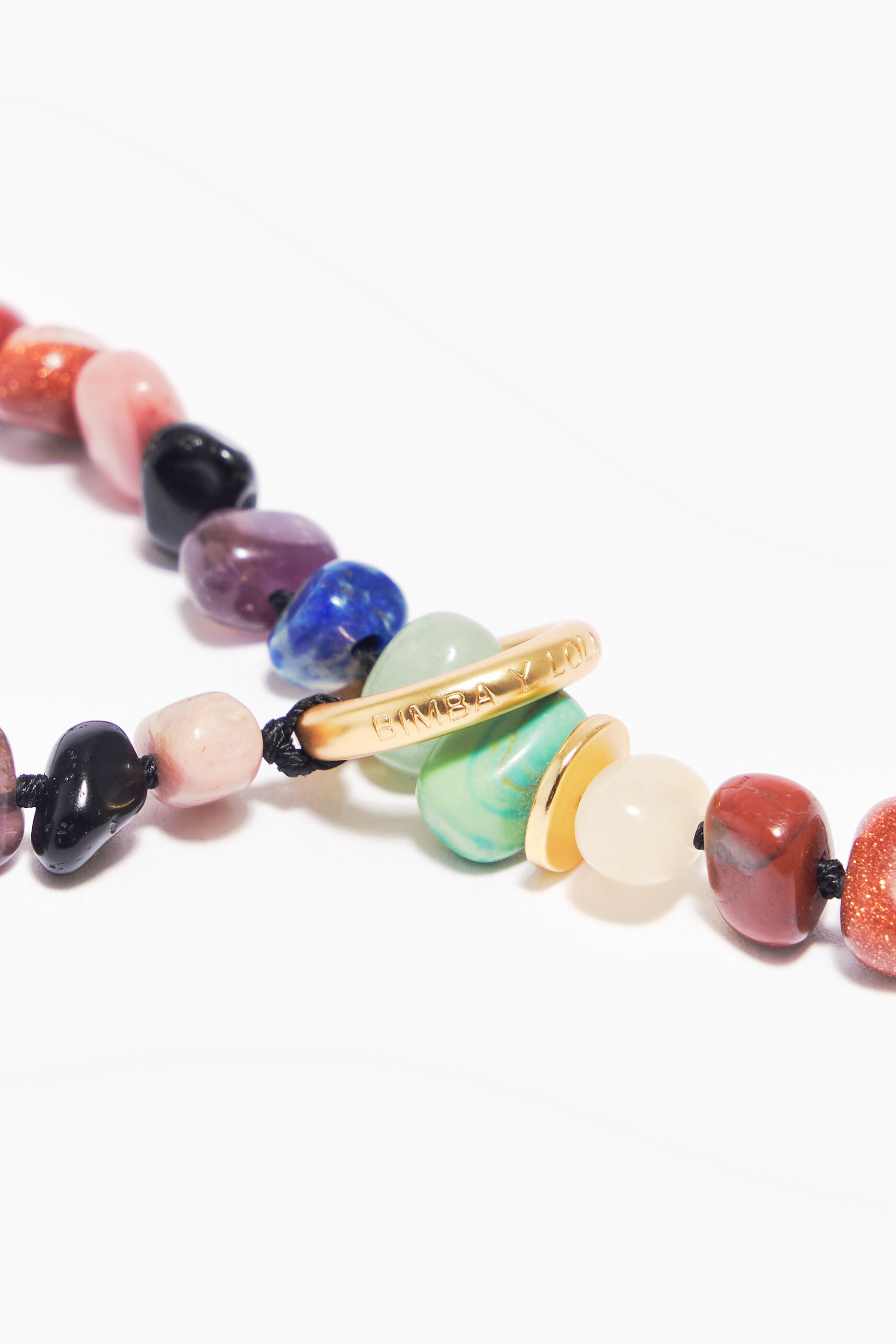 Colar de pedras multicoloridas