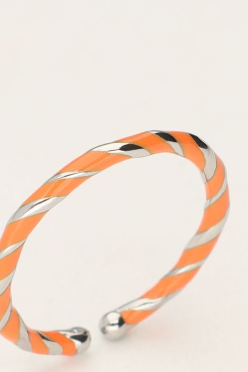 Gedraaide ring met oranje