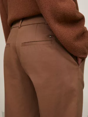 Calças chino essenciais de corte reto e ajuste slim