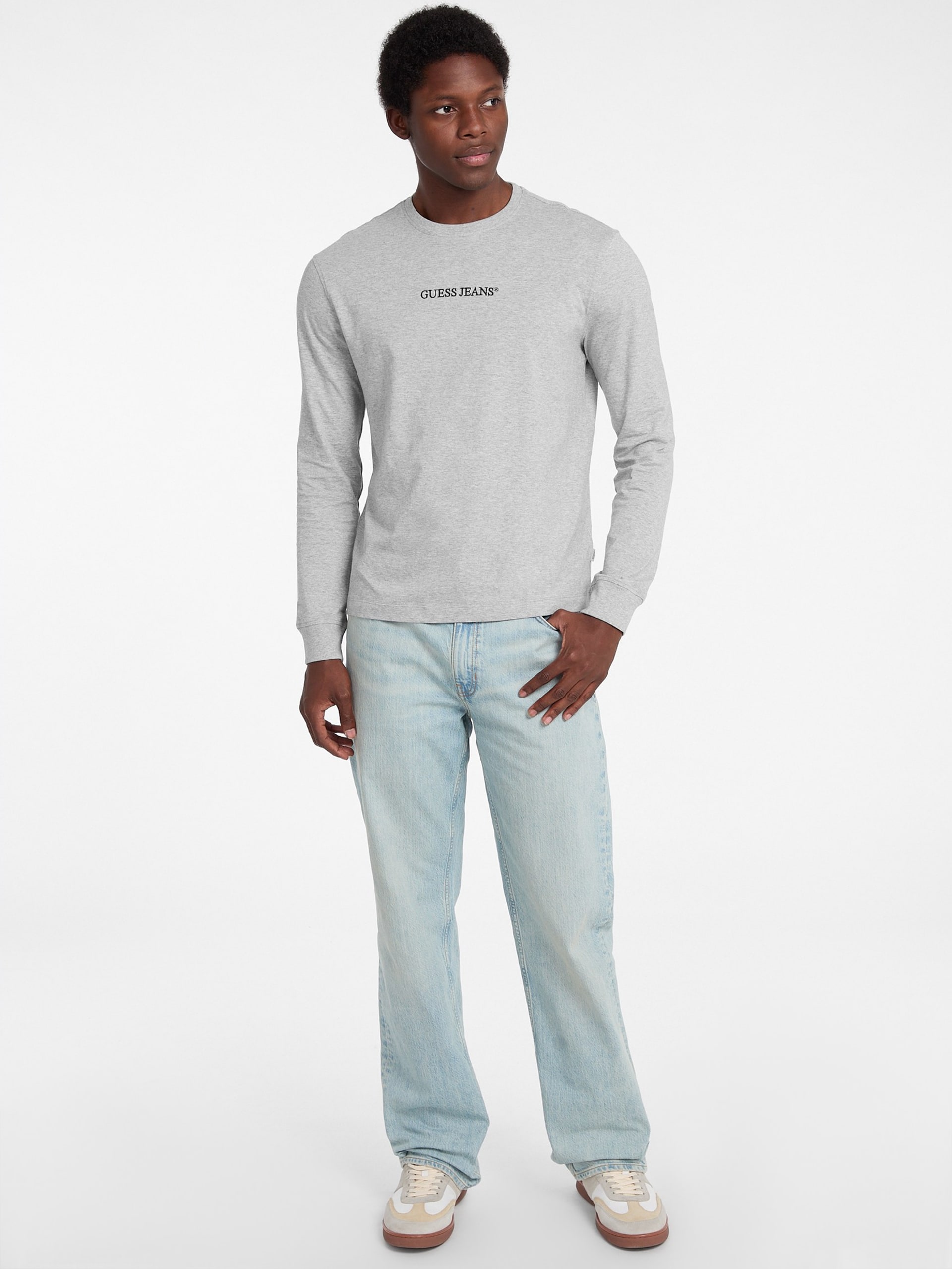 Camiseta com gola redonda e logo