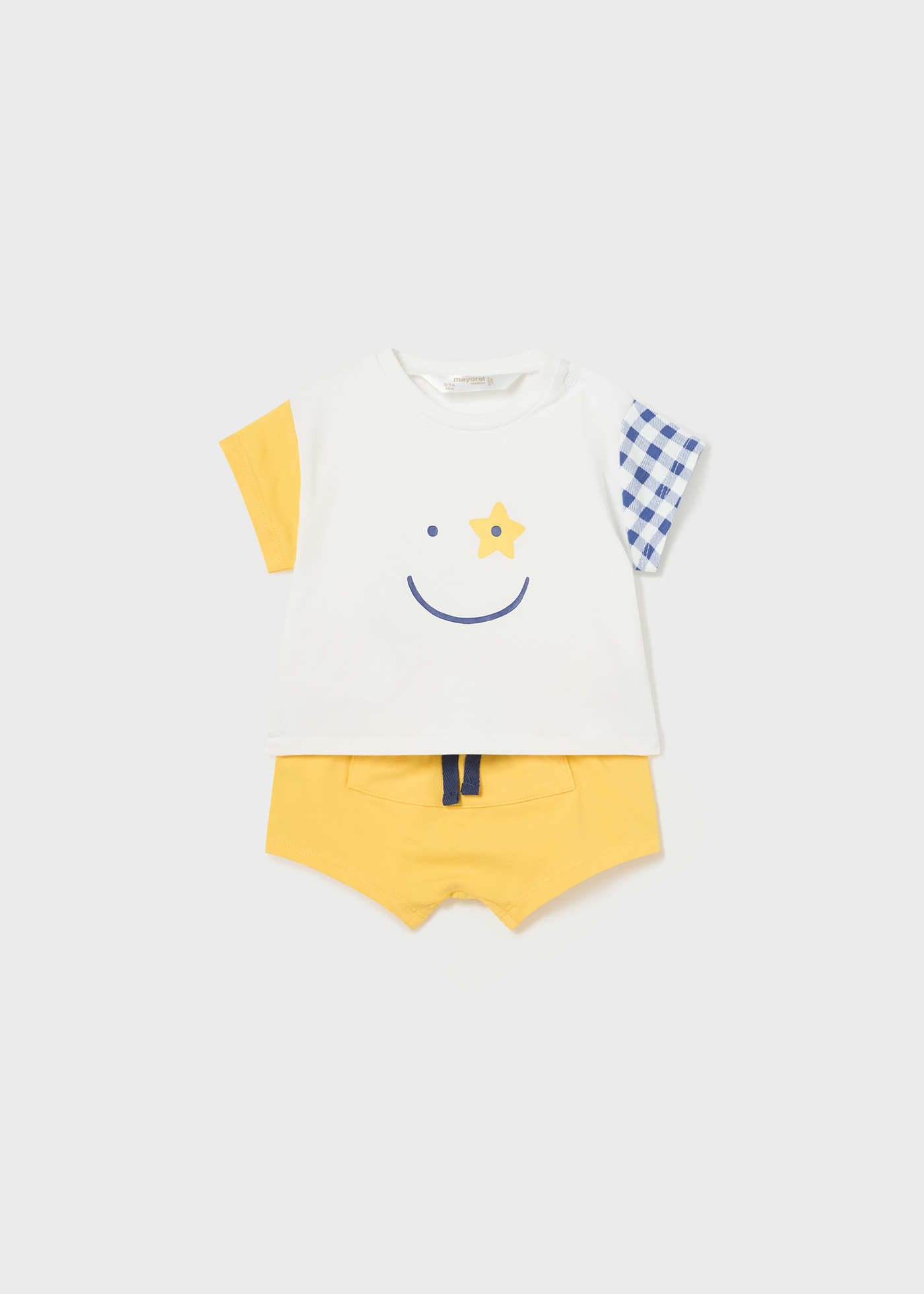 Conjunto de 4 peças em algodão sustentável para recém-nascidos.