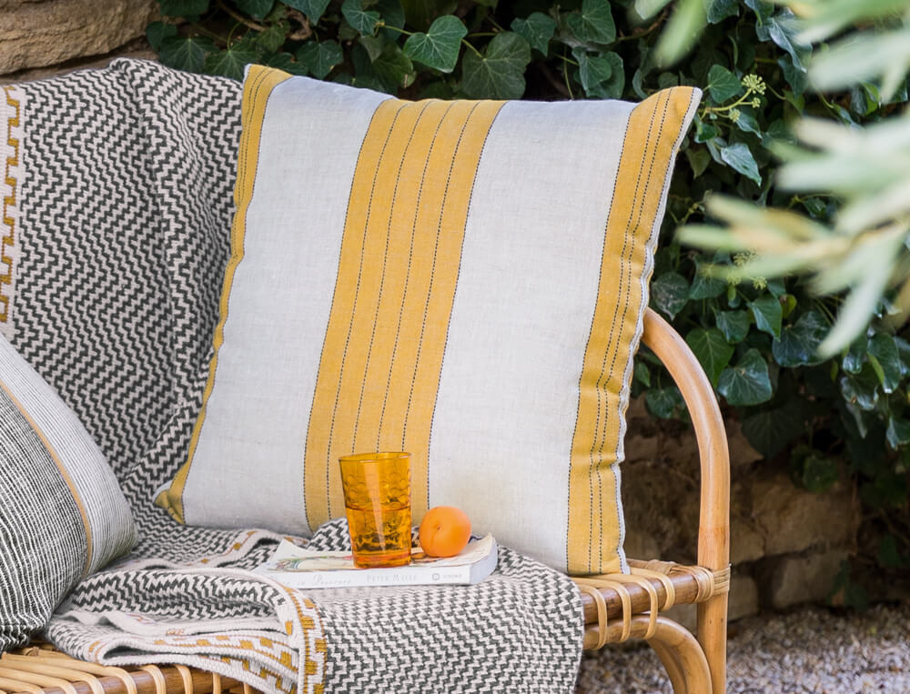 Coussin-Carnet de style rayé jaune