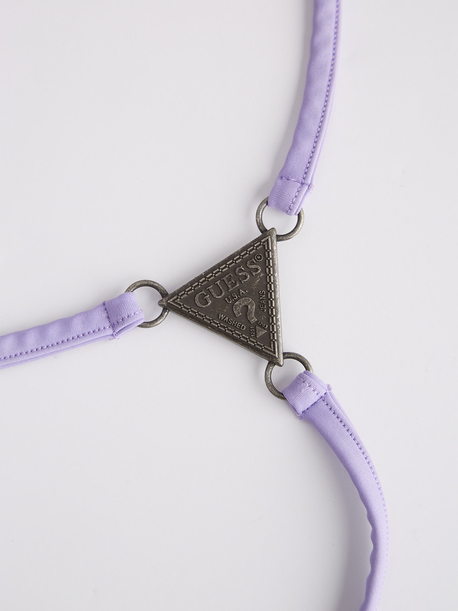 tanga triangular de metal