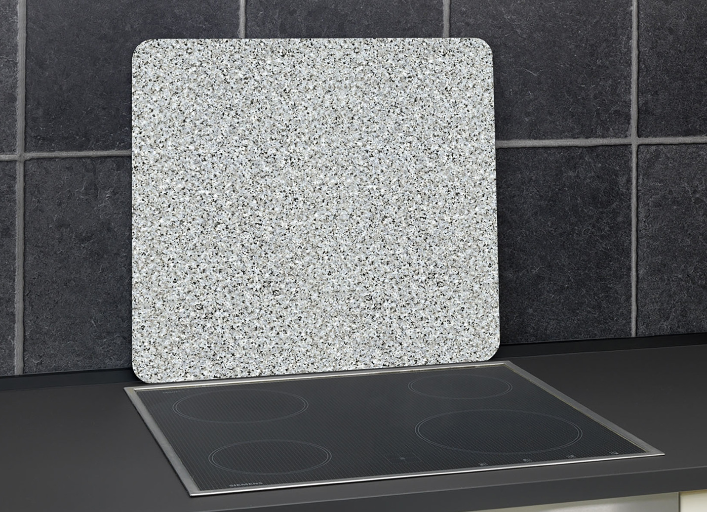 Wandblende aus Glas in Granit-Optik
