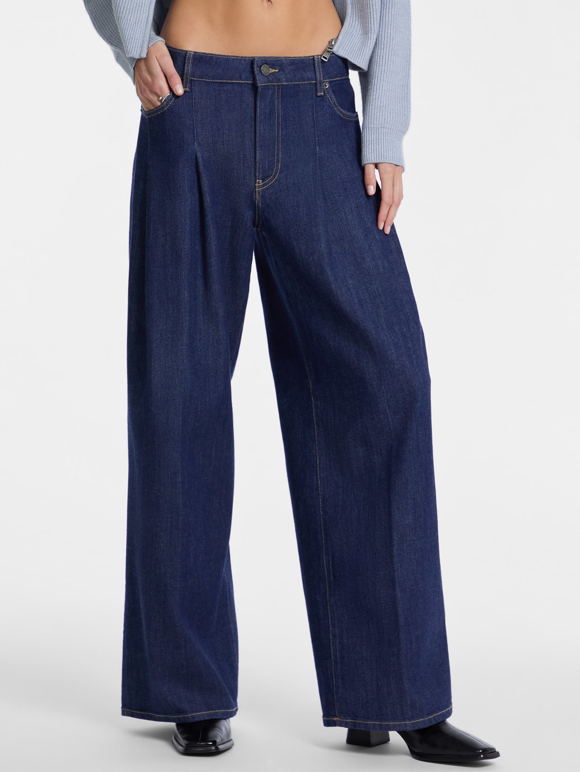Calça jeans G12 com pregas e pernas extra largas