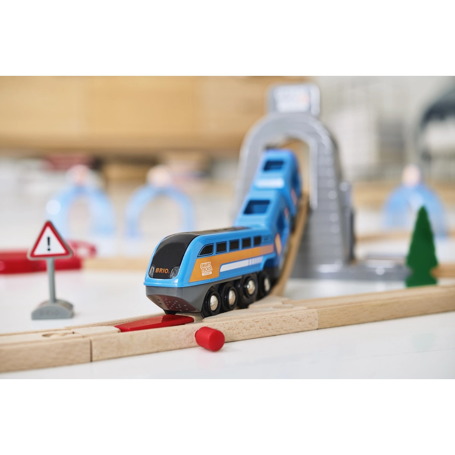 BRIO® WORLD Smart Tech Sound Action Tunnel Reisezug Set