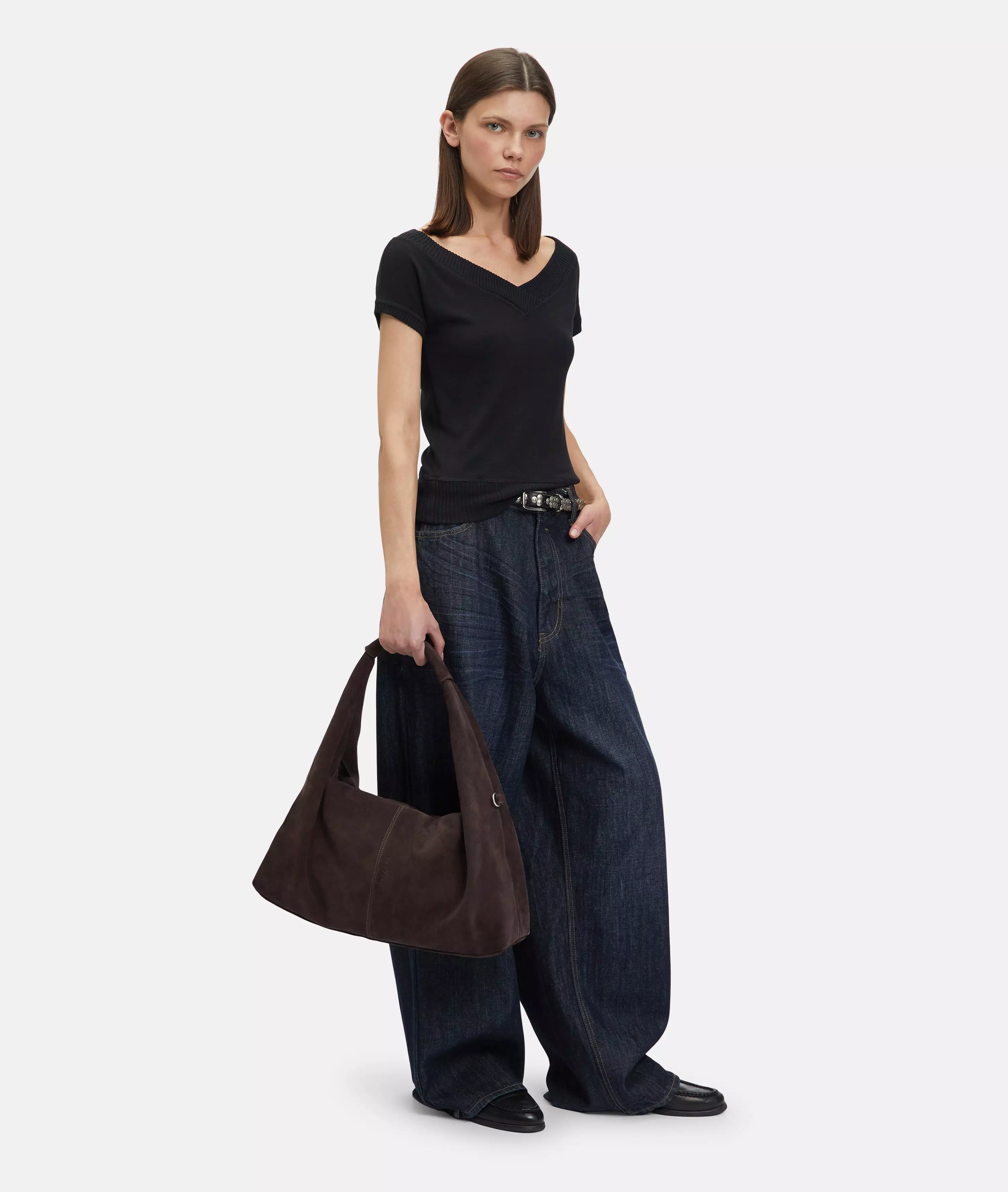 Scarlet Sachtel M Spacious shoulder bag made from soft suede