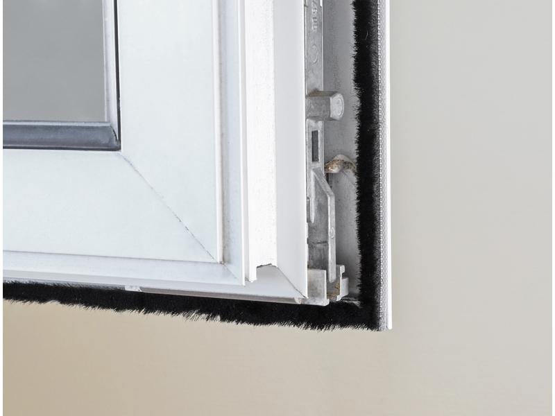 Delock Bürstenstreifen selbstklebend schwarz, 15mm - 5m Delock Bürstenstreifen selbstklebend 15 mm – Länge 5 m schwarz