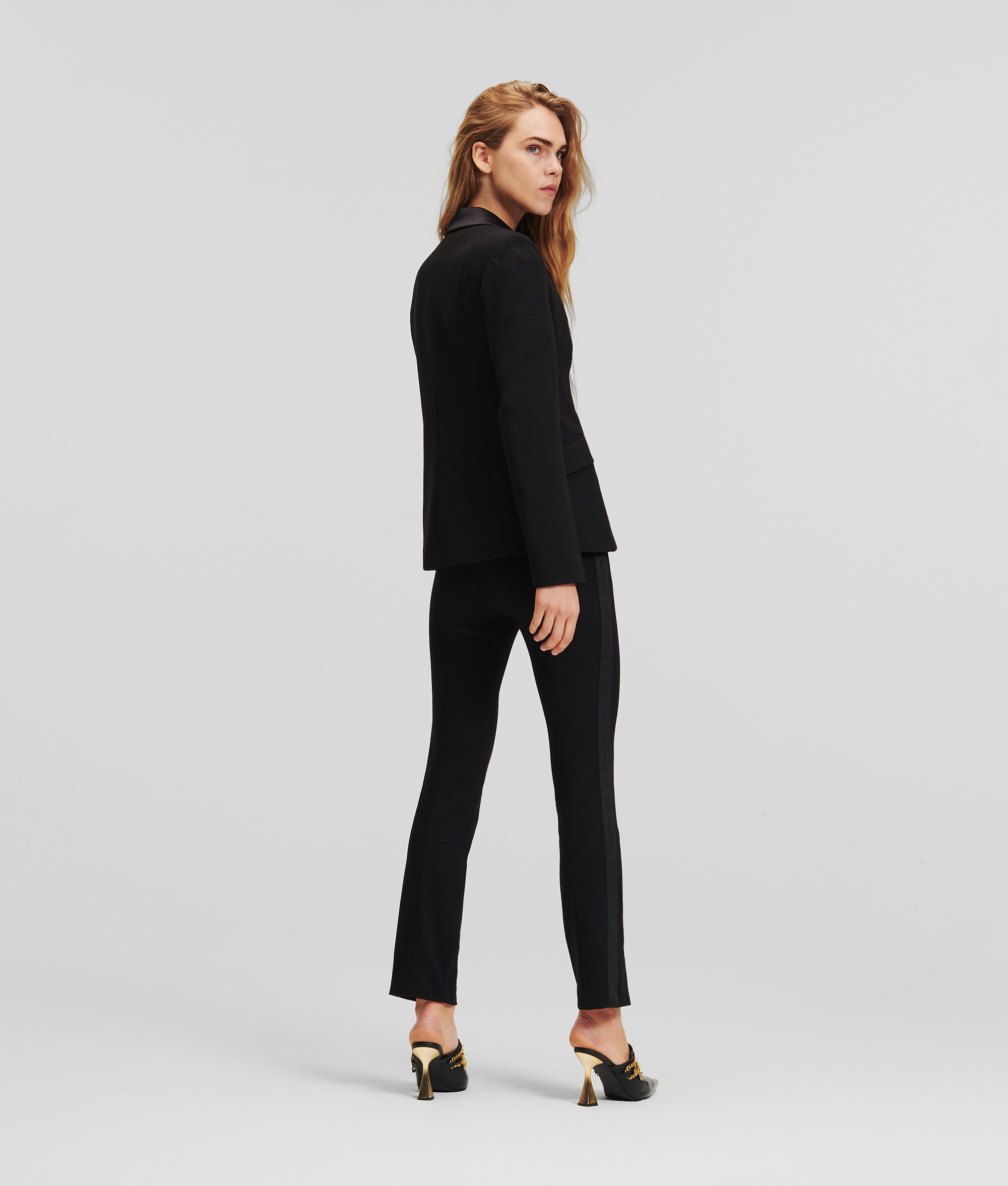 VESTE EN PUNTO